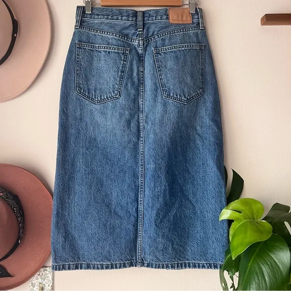 ARITZIA Denim‎ ForumThe '90s Halle Denim Skirt Women’s SIZE 27