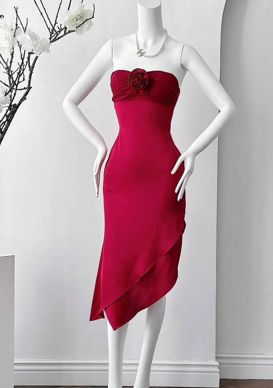 Capella Red Flowers Appliques Sleveless Midi Dress
