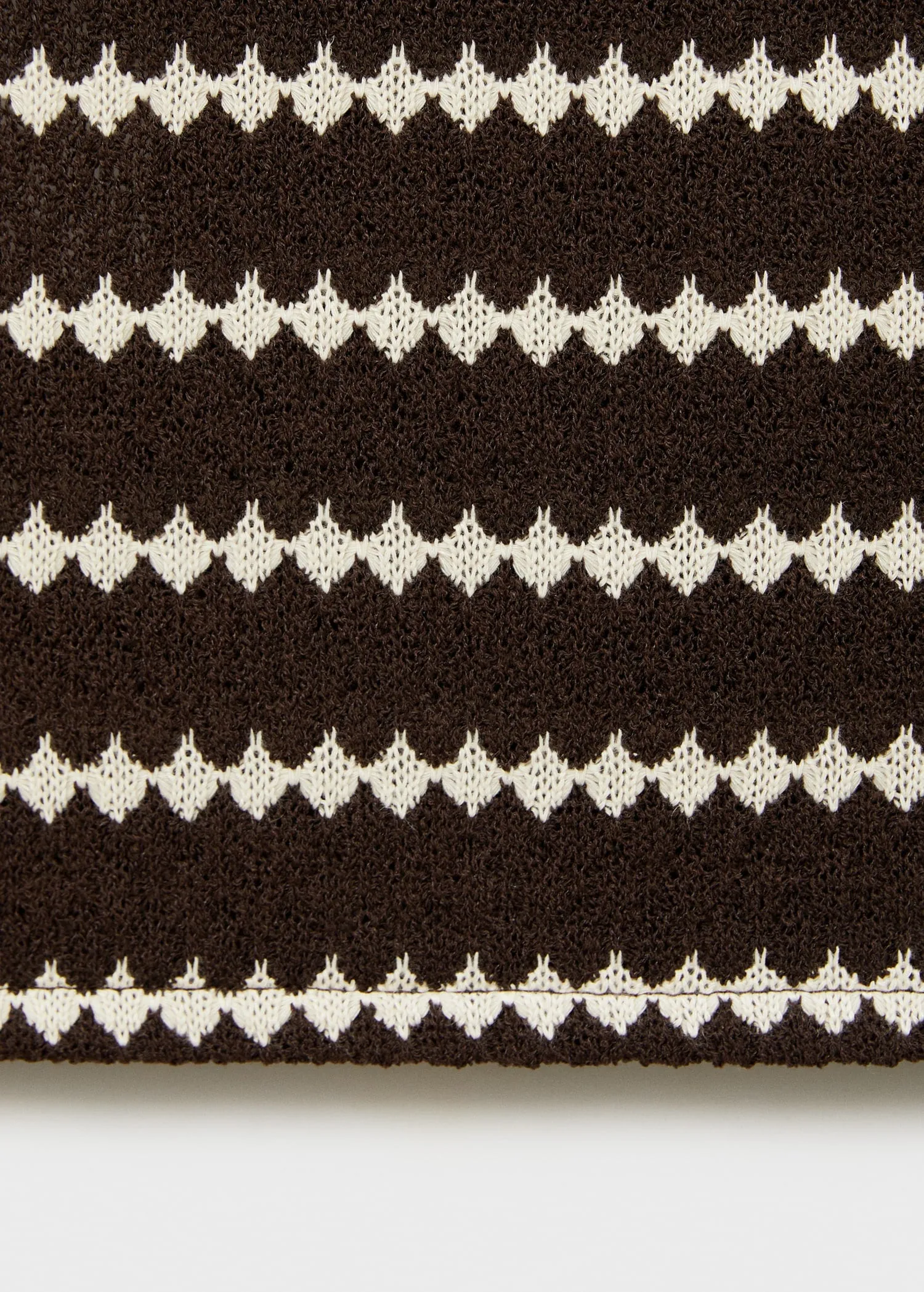 Knitted top with geometric print