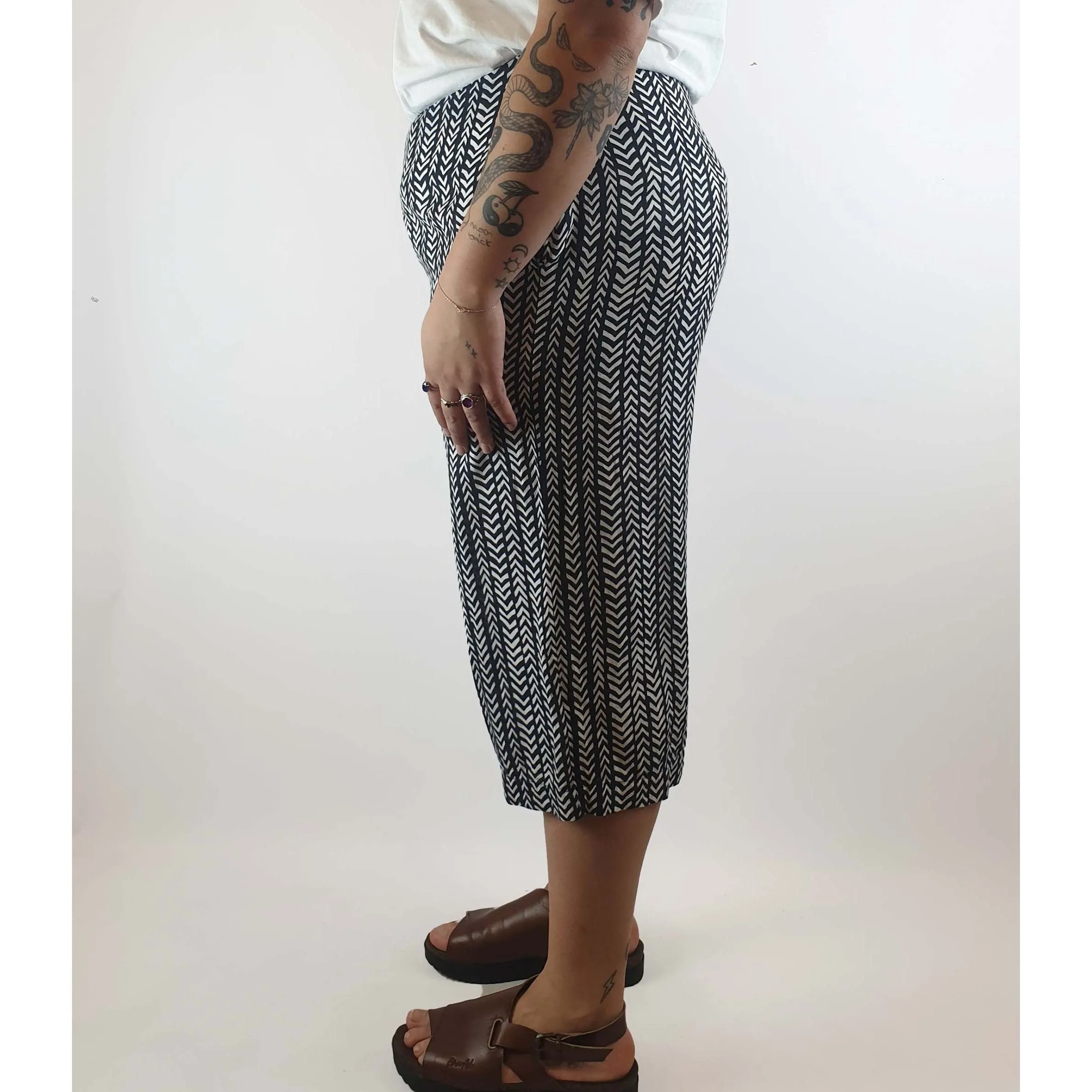 Kozii pre-owned cropped black and white print pants with pockets size XL (best fits size 14)