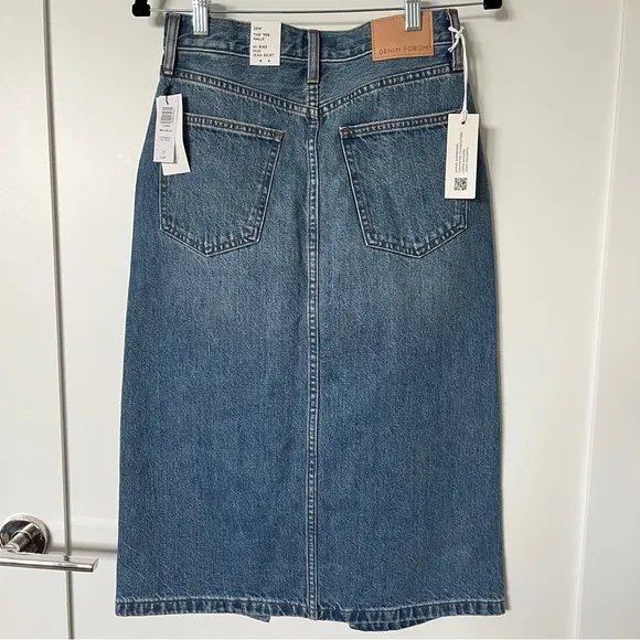 NEW Aritzia Denim Forum • $110 The 90s Halle Denim Skirt • Size 25