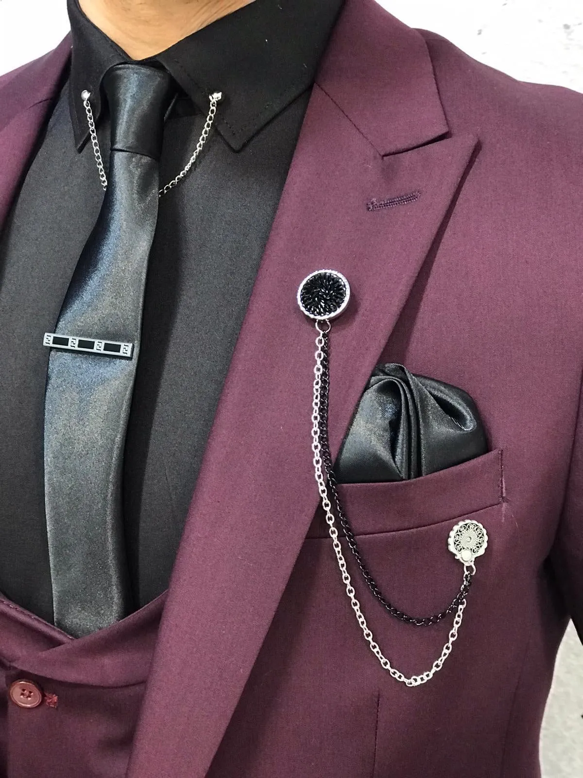 Wanker Burgundy Slim Fit Wool Suit: Elegance Redefined