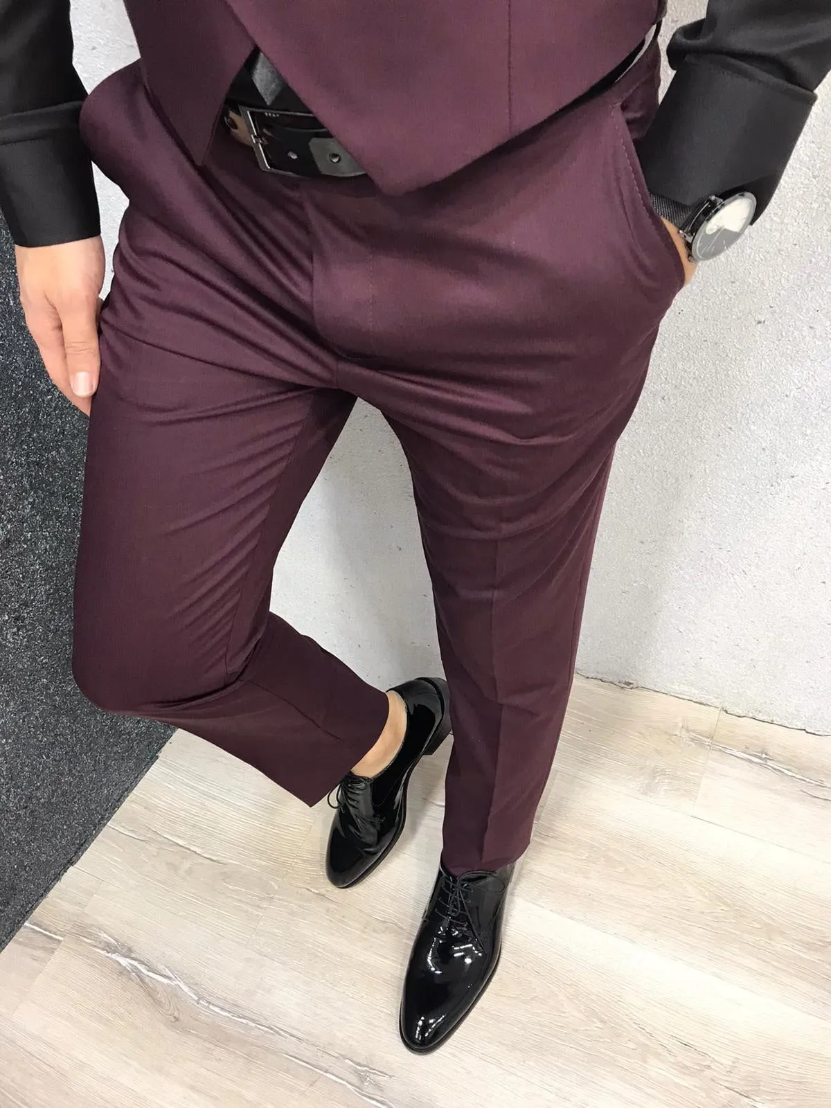 Wanker Burgundy Slim Fit Wool Suit: Elegance Redefined