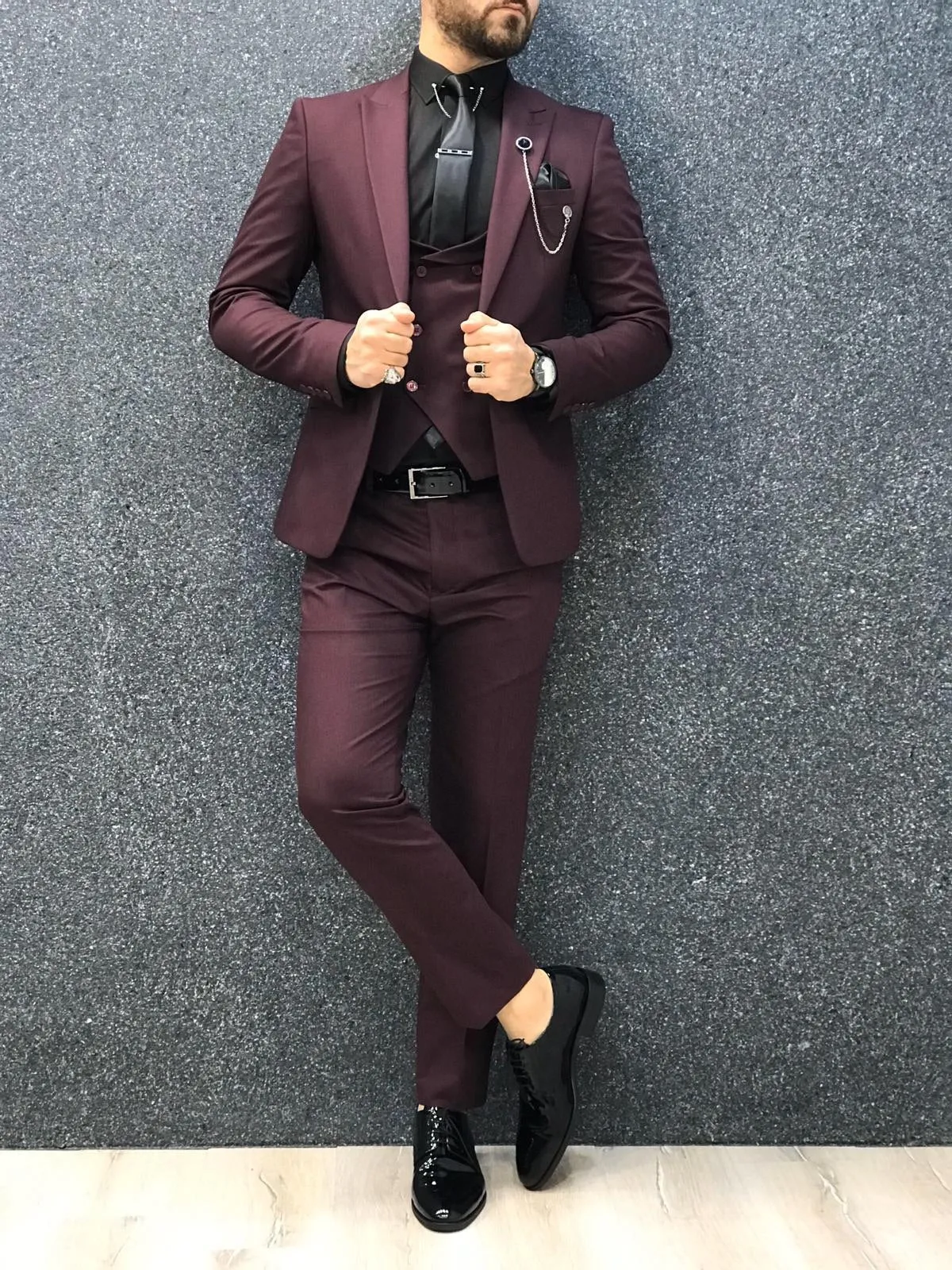 Wanker Burgundy Slim Fit Wool Suit: Elegance Redefined