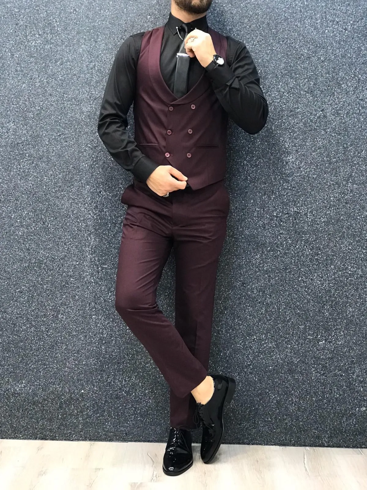 Wanker Burgundy Slim Fit Wool Suit: Elegance Redefined