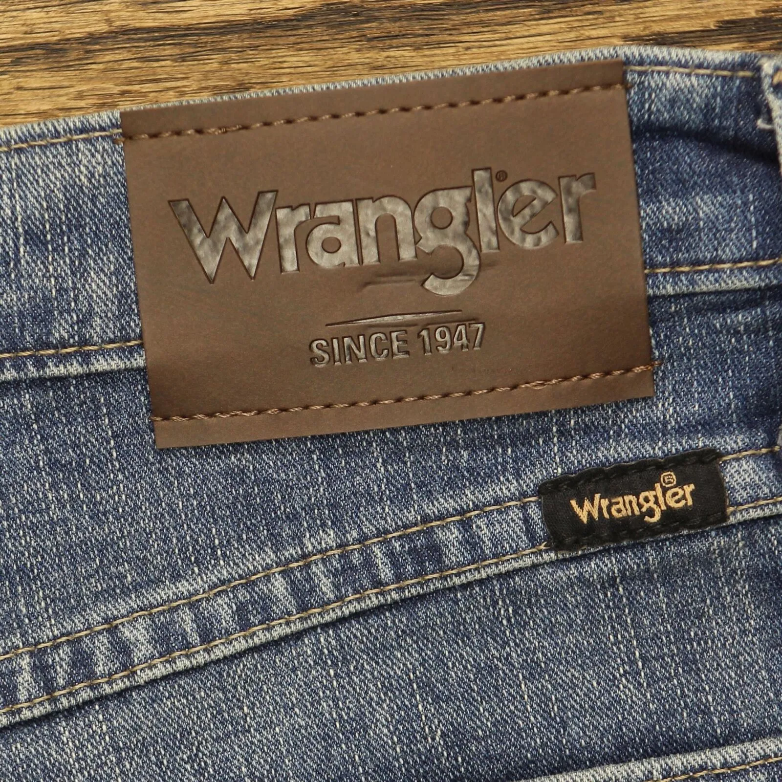 Wrangler Men's Free-to-Stretch Relaxed Fit Jean