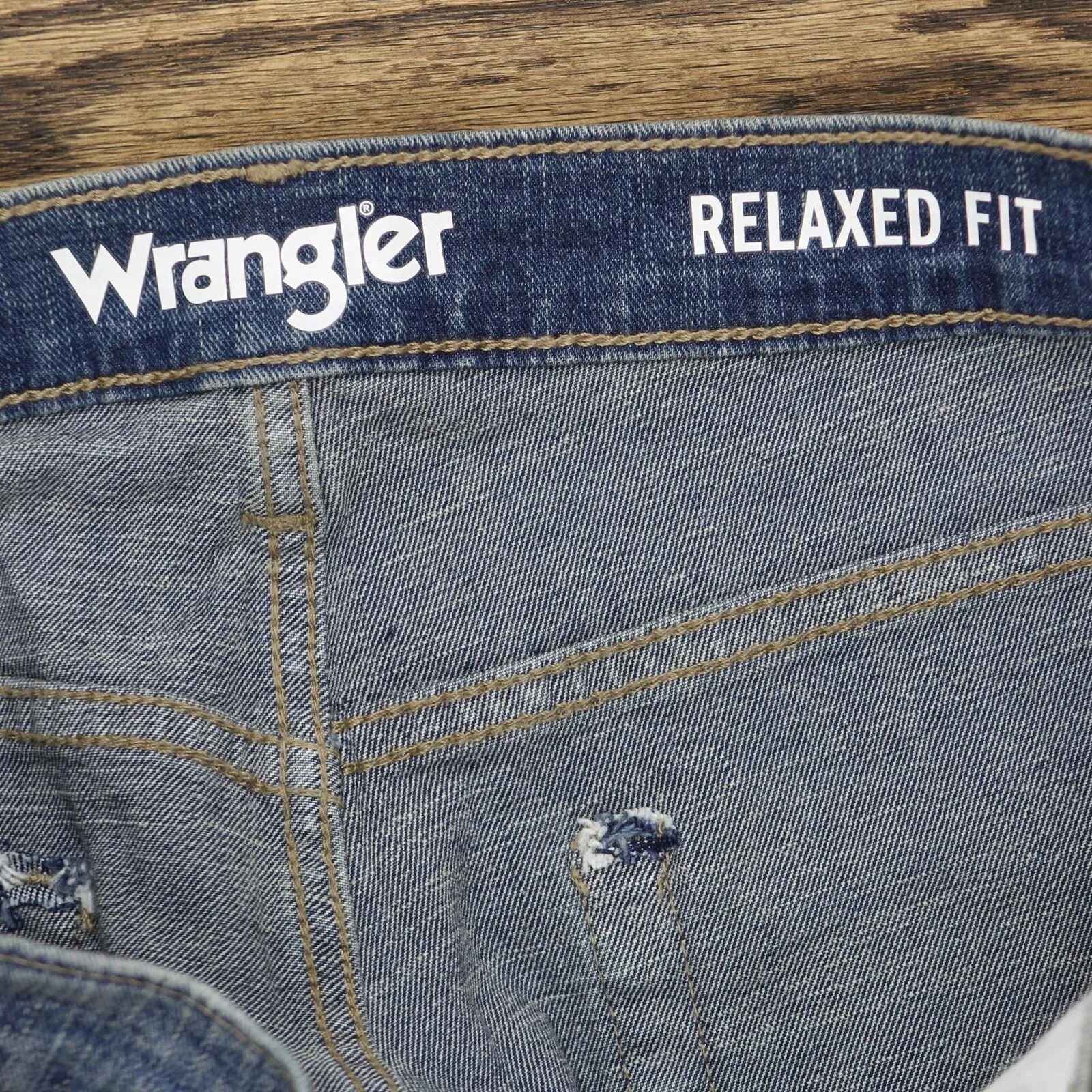 Wrangler Men's Free-to-Stretch Relaxed Fit Jean